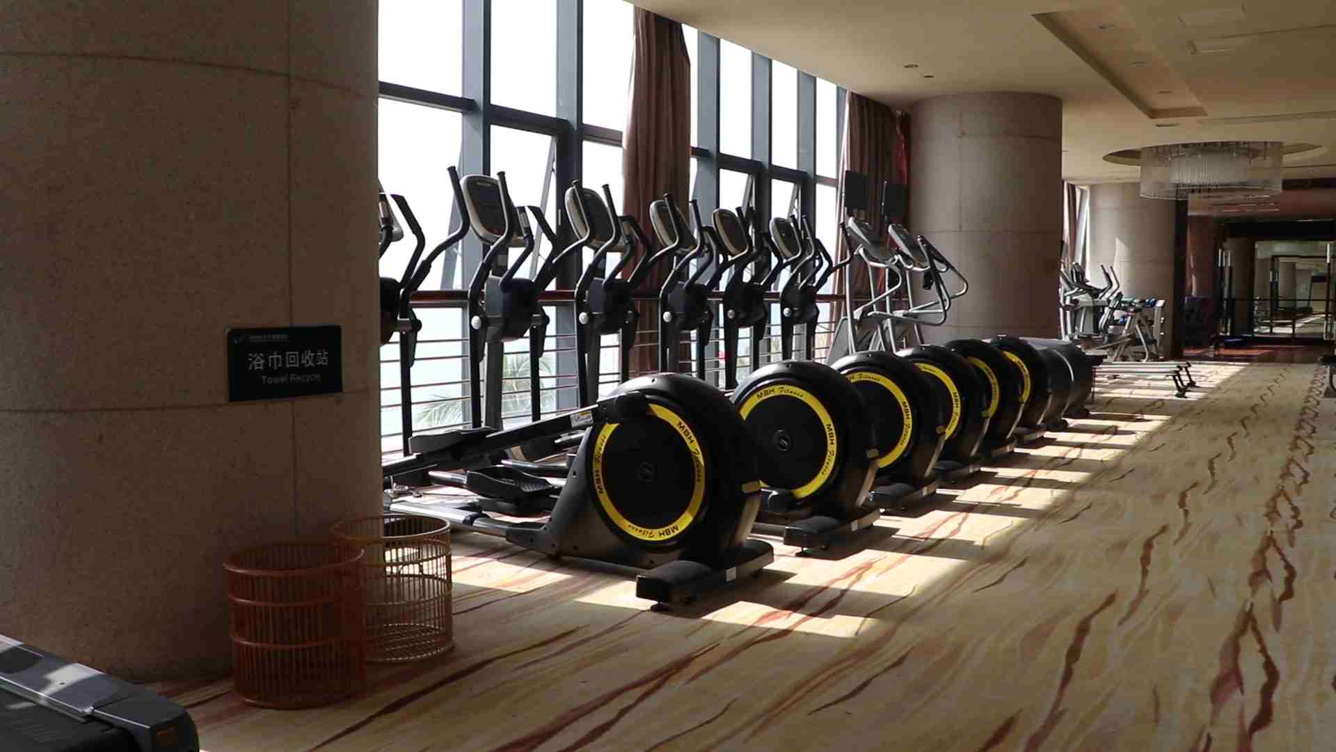 有氧器械区.jpg 有氧器械区.jpg